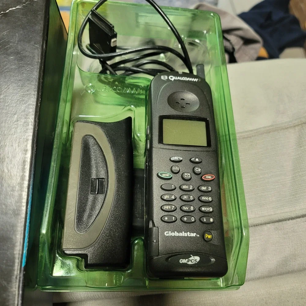 Globalstar GSP-1600 Tri-Mode Satellite Phone Black with Battery and Charger
